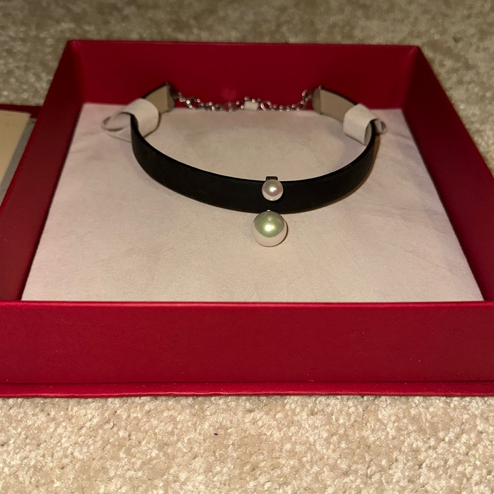 Authentic Majorica pearl with black leather. A real
beauty.